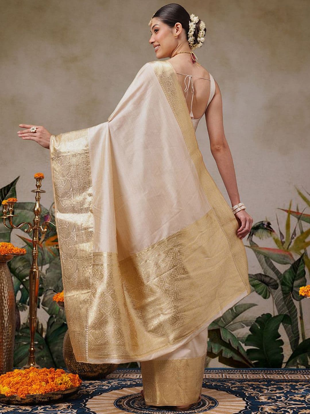 Buy Silk Land Woven Design Border Zari Kasavu Saree - - Apparel for Women
